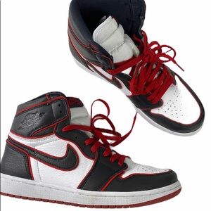 🔴sold🔴Nike Air Jordan Retro 1 High OG Sneakers